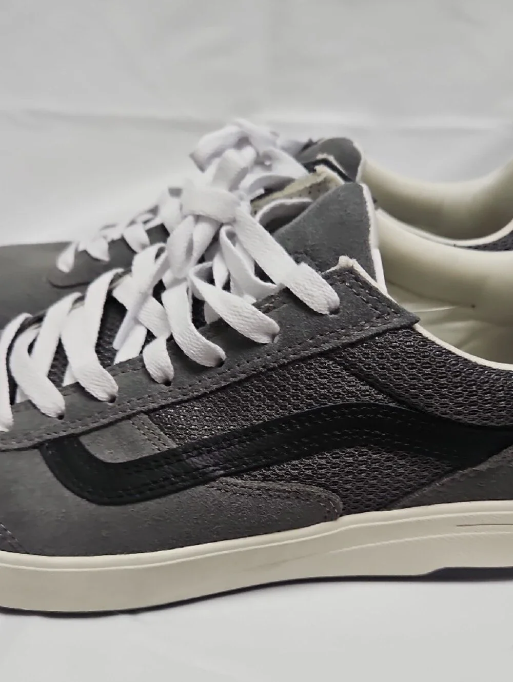 Vans Wayvee Mens 12 Grey White Black Suede Mesh Skate Shoes Sneakers